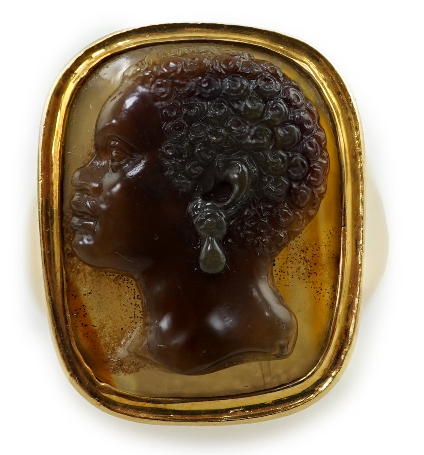 An antique 18ct gold and agate? set cameo ring